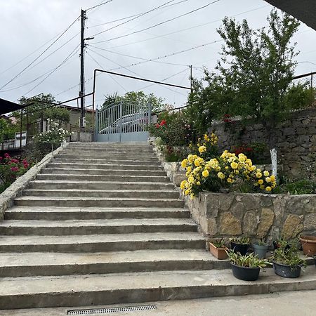 Guest House T&N Кутаиси Экстерьер фото